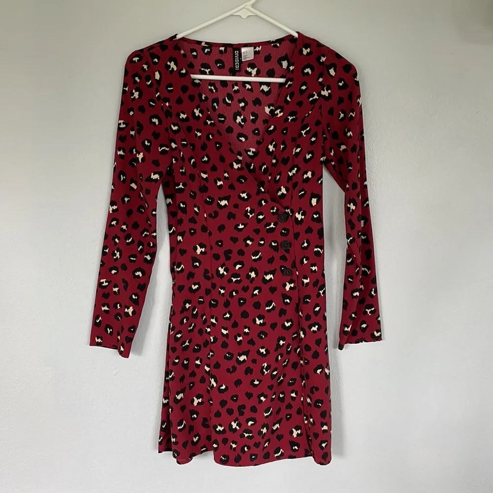 H&M maroon leopard print long sleeve wrap dress size 0